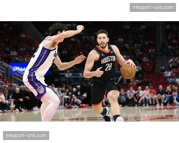 火箭大胜国王申京砍26分13篮板11助攻三双，阿门缺阵反促进攻流畅