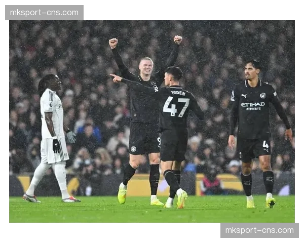 哈兰德达成英超百球里程碑，通讯回顾其三个赛季的进攻影响力演变。