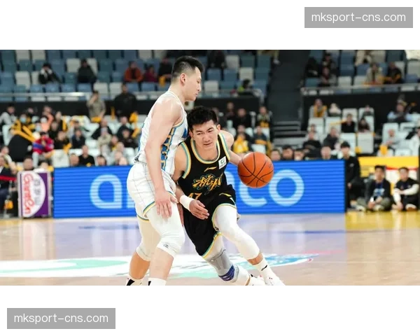 关键卡位战：跑动能力更均衡的广厦或在对阵深圳中占优